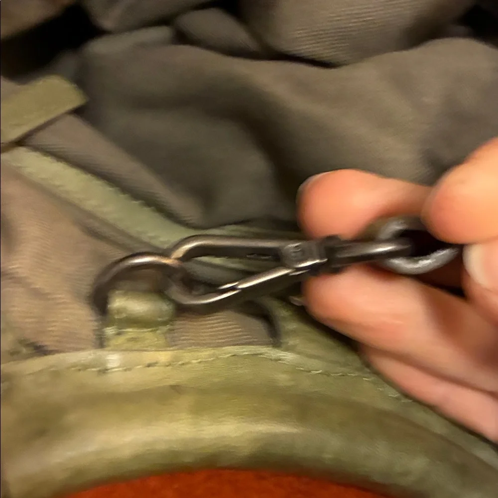 Elegant Woven Leather Handbag - Army Green and Cream - Picture 13 of 14